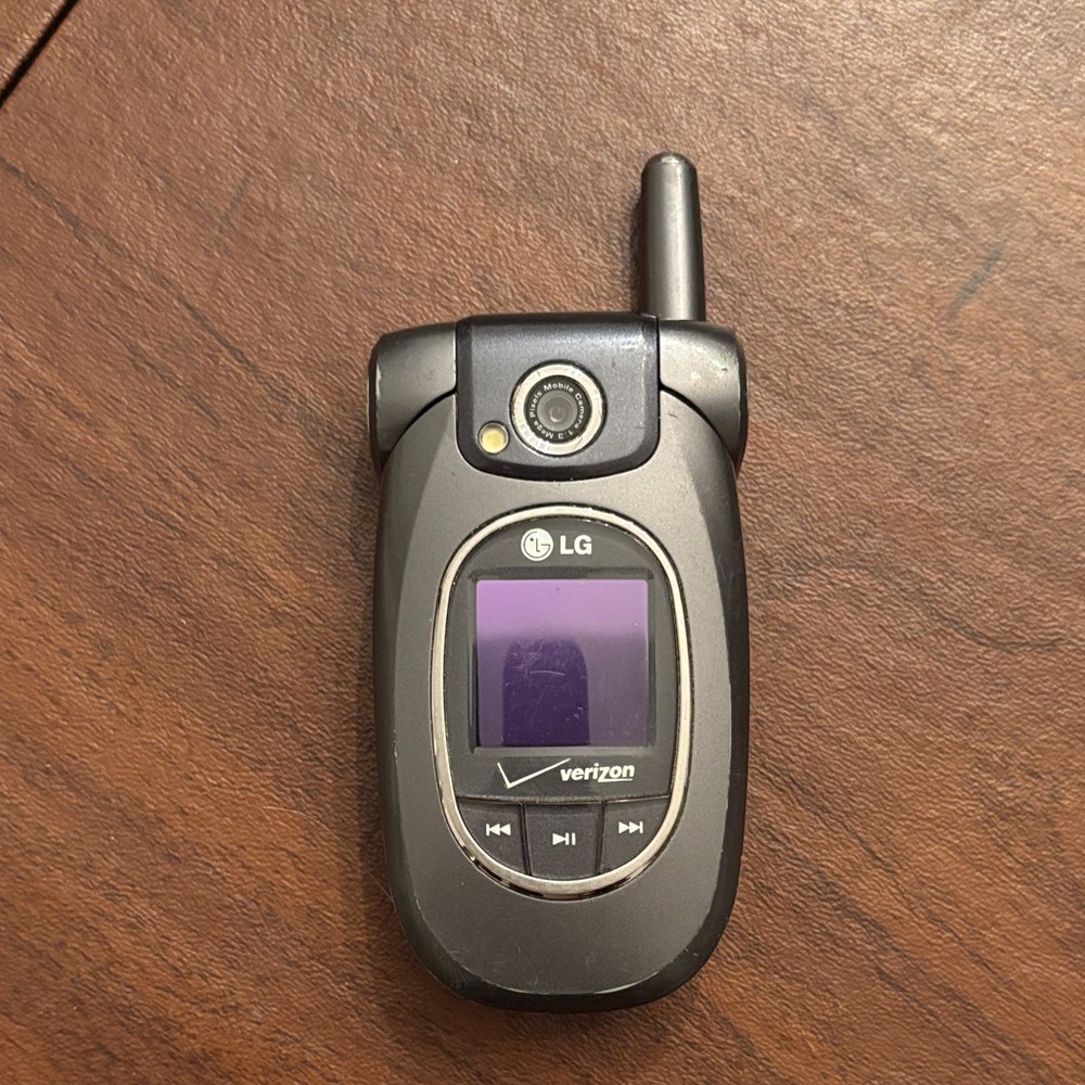Vintage LG Flip Phone - Dark Gray